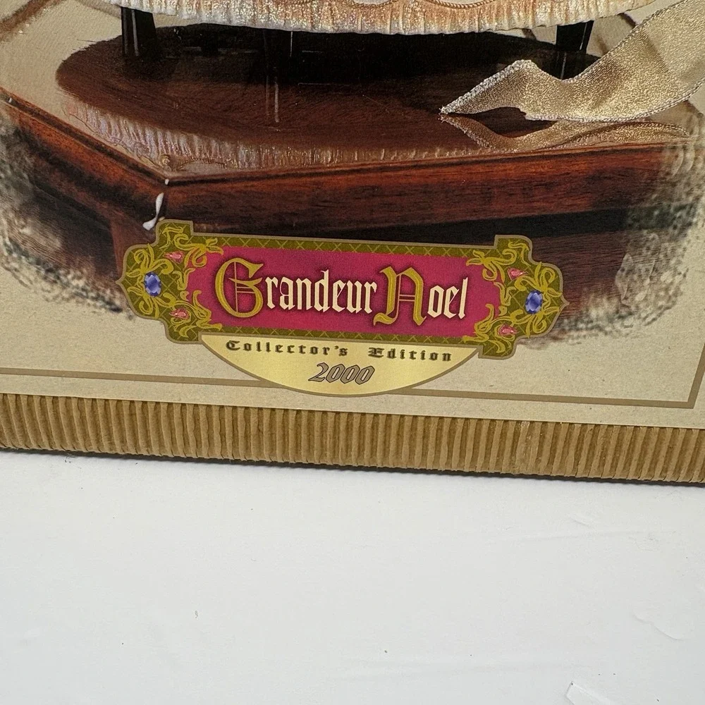 Grandeur Noel 2000 Musical Animated Carousel Collector's Edition Open Box New
